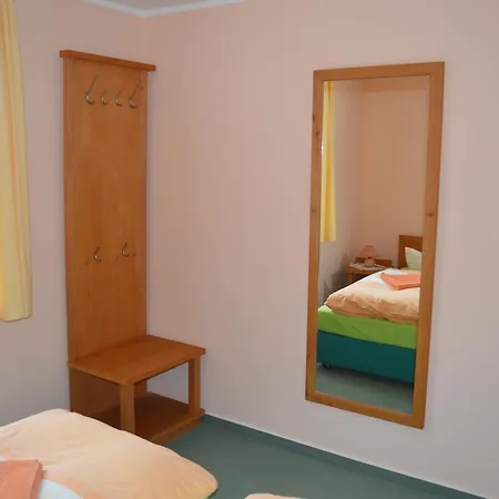 Garni Und Gaststaette Zum Holzfaeller 2* שירקה