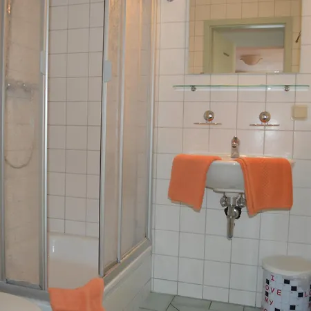 Garni Und Gaststaette Zum Holzfaeller فندق شيارك