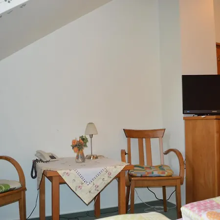 Garni Und Gaststaette Zum Holzfaeller فندق 2*