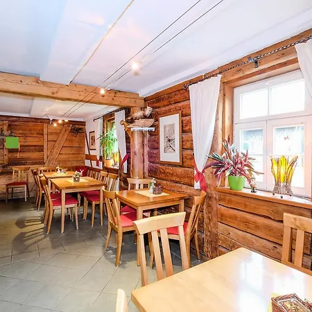 Garni Und Gaststaette Zum Holzfaeller شيارك