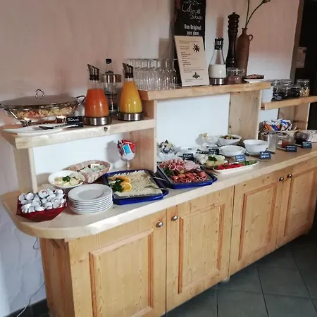 Garni Und Gaststaette Zum Holzfaeller فندق شيارك